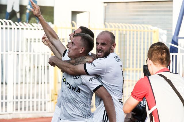 李凯尔0分赵睿17分 中国男篮不敌塞尔维亚